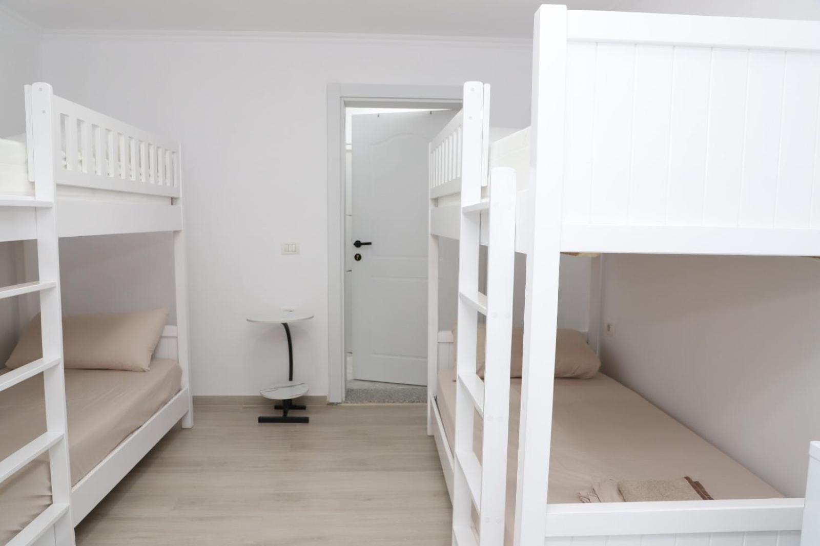 Aral Hostel Berat Eksteriør billede