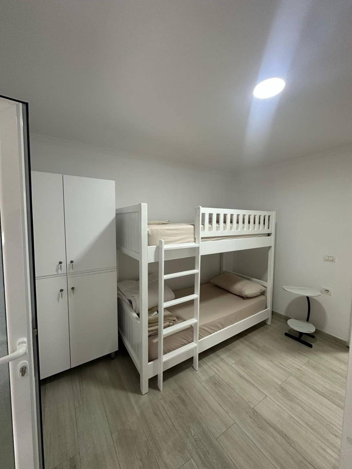 Aral Hostel Berat Eksteriør billede